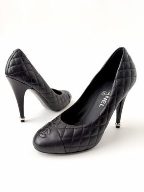 CHANEL | Quilted CC Cap Toe Leather High Heel Pumps‎ Black EU 37.5